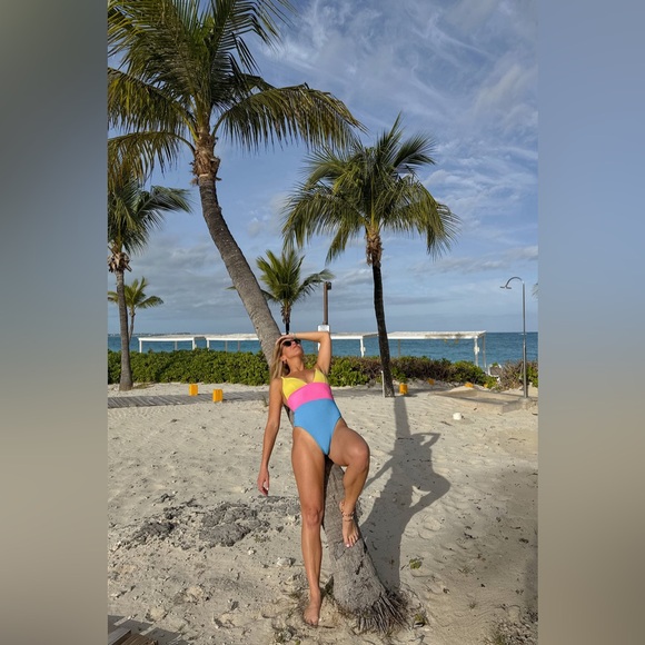 BEACH RIOT Wren One Piece Coral Reef Colorblock, Size X-Small, $168 - Picture 6 of 10